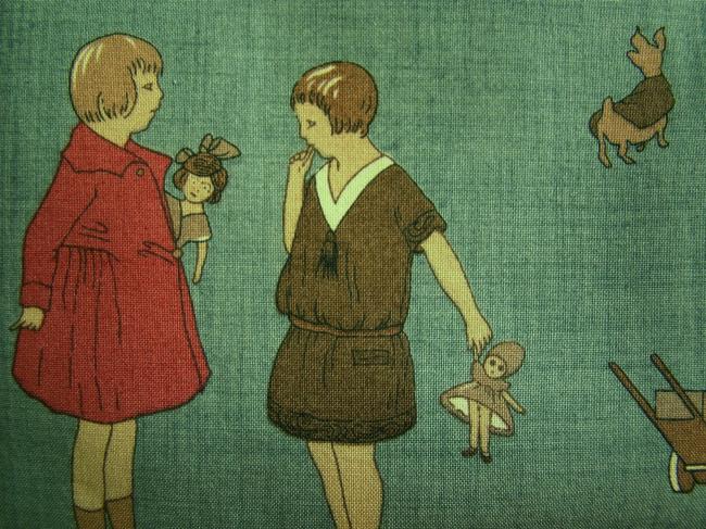 Coupon de coton à fond gris-bleu, impression petites filles et jouets (Moda)