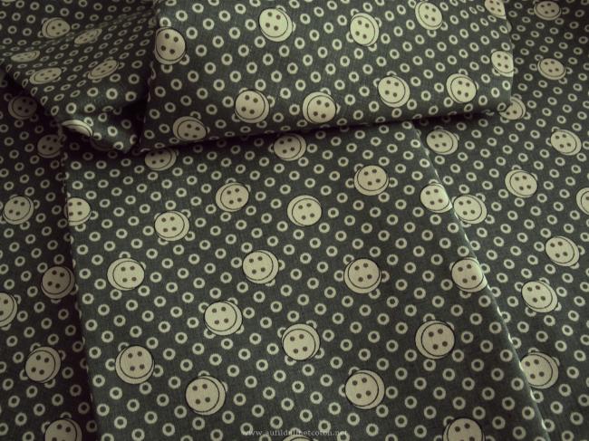 Coupon de coton à fond vert kaki, impression petits boutons beiges (Moda)