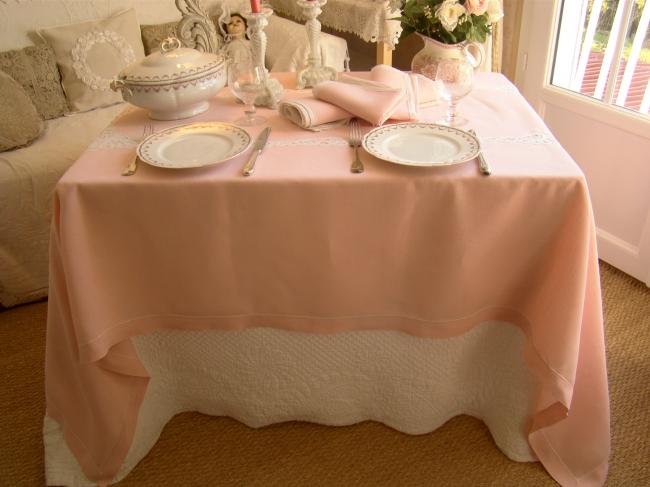 Superbe service de table en fil de lin rose et dentelle aux fuseaux