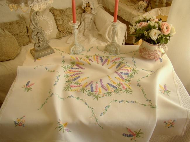 Enchanting small tablecloth with hand-embroidered flowers