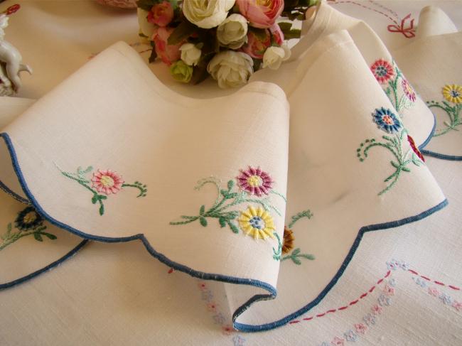 Jolie et grande bordure brodée de petits bouquets de fleurs 1940, 2m30