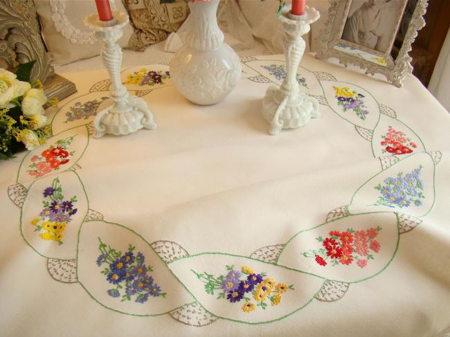 Merveilleuse nappe en lin brodée d'une couronne de fleurs d'été 1930-40