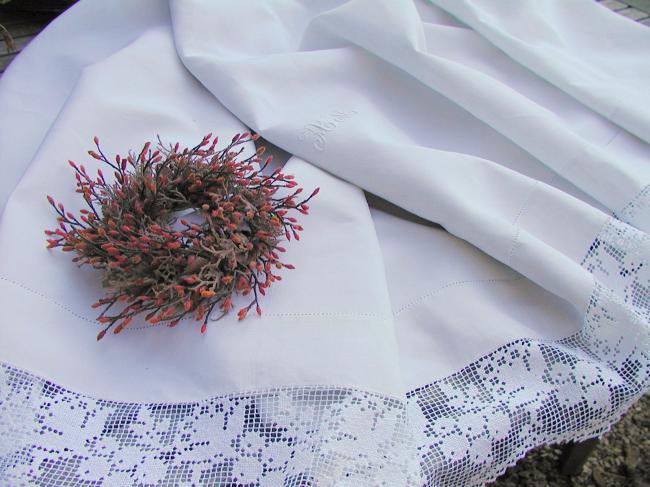 Such a romantic linen sheet with hand-embroidered monogram AM and fillet lace