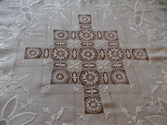 Superb Pina tablecloth with magnificient white embroideries