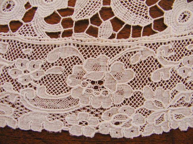 Marvellous  large table runner in chemical &Valenciennes, fillet lace 1900