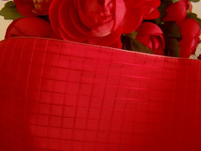 Très large ruban ancien satiné en rayonne de couleur rouge coquelicot 19,5cm