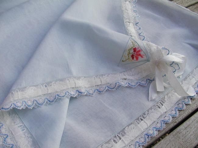 Romantic eiderdown sham in muslin with knots and Valenciennes lace edging