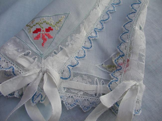 Romantic eiderdown sham in muslin with knots and Valenciennes lace edging