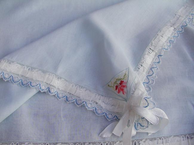 Romantic eiderdown sham in muslin with knots and Valenciennes lace edging