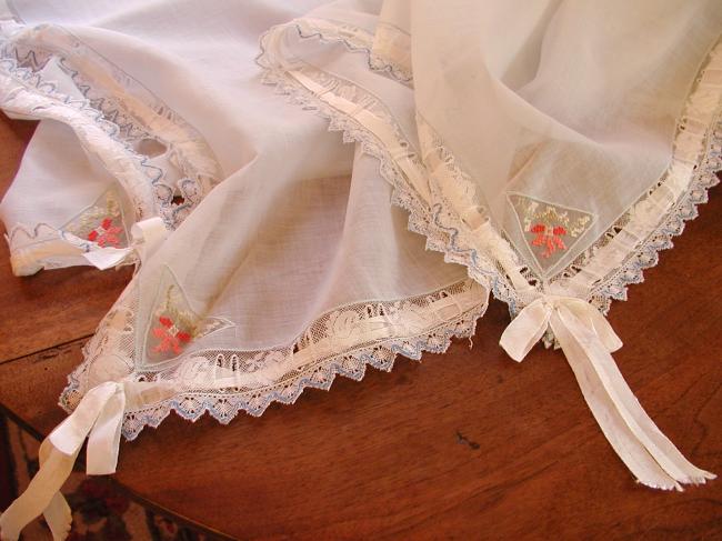 Romantic eiderdown sham in muslin with knots and Valenciennes lace edging