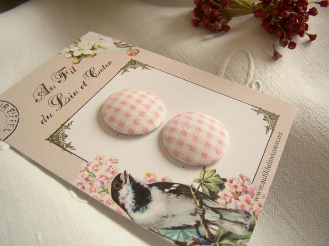 Jolie carte de 2 boutons recouverts de tissu ancien Vichy rose et blanc