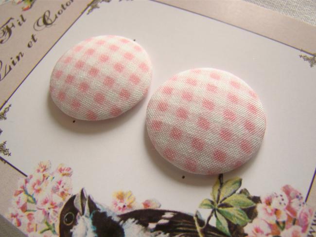 Jolie carte de 2 boutons recouverts de tissu ancien Vichy rose et blanc