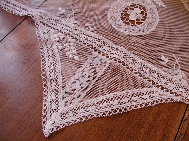 Superb Normandy large table centre white embroidery & Valenciennes,point Venizia