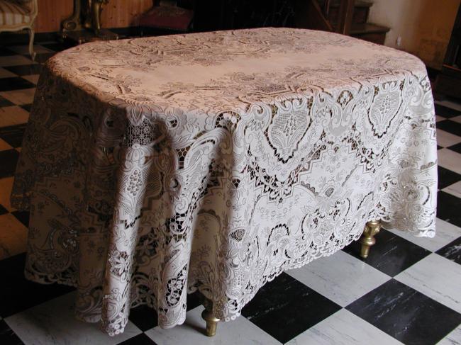 Magnificient tablecloth with entirely hand made Madeira embroideries