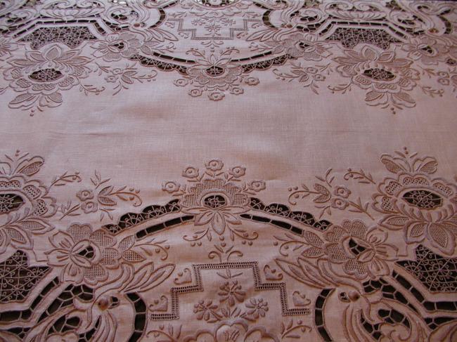 Magnificient tablecloth with entirely hand made Madeira embroideries