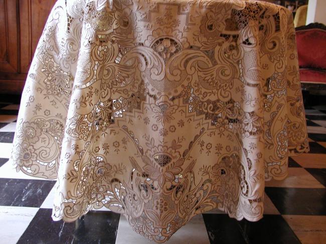 Magnificient tablecloth with entirely hand made Madeira embroideries