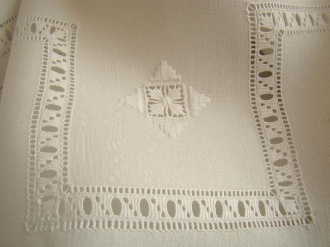 Superbe très grand drap fluide en pur fil, broderie Hardanger et rivières 1930