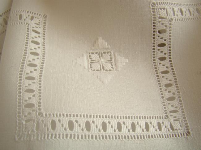 Superbe très grand drap fluide en pur fil, broderie Hardanger et rivières 1930