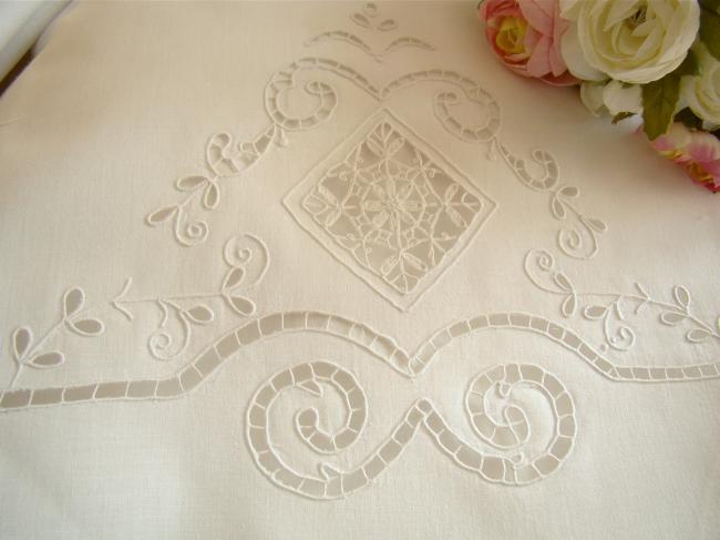 Charmant drap ancien en batiste de coton avec broderie ajourée et monogramme DD