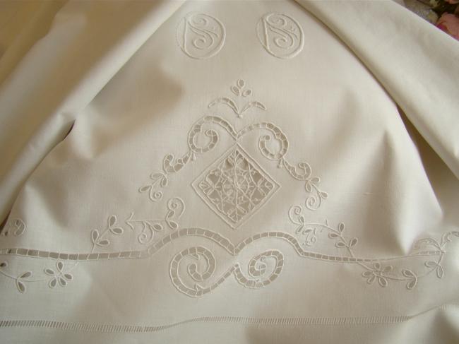 Charmant drap ancien en batiste de coton avec broderie ajourée et monogramme DD