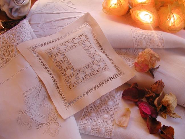 Lovely lavander sachet with hand-embroidered Tenerife drawn thread rivers (ecru)