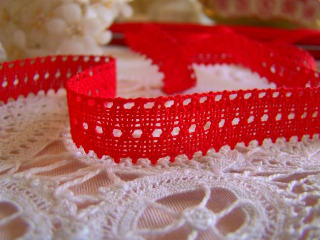 Charmante dentelle en coton perlé rouge vif à picots en 15mm, vers1950-60