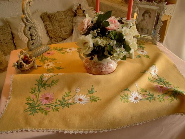 Adorable nappe de guéridon en lin melon brodé de marguerites 