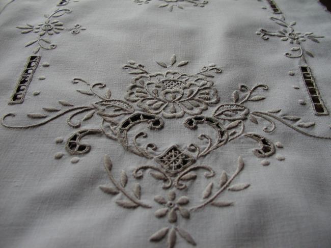 Pretty tray centre with Madeira embroidery