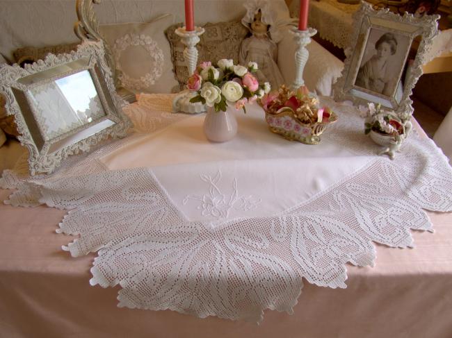 Adorable nappe de présentation en dentelle faite à la main 1920