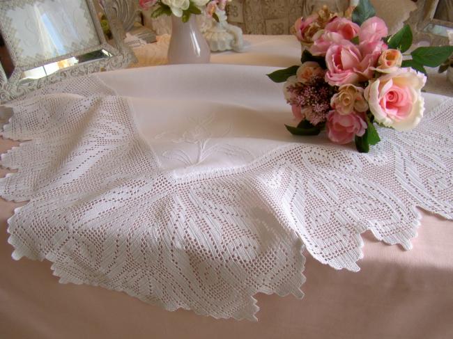 Adorable nappe de présentation en dentelle faite à la main 1920