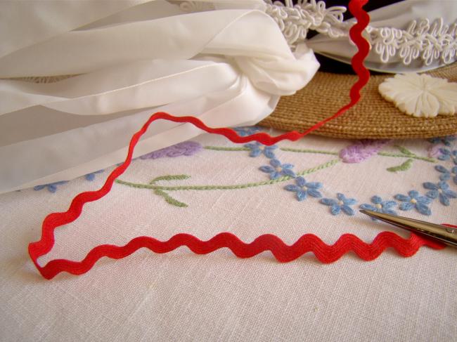 Joli ruban croquet ou serpentine en coton naturel rouge vif (9mm)