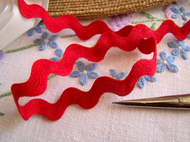 Joli ruban croquet ou serpentine en coton naturel rouge vif (10mm)