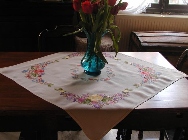 Charming tablecloth with roses and bouquet of asters embroidered
