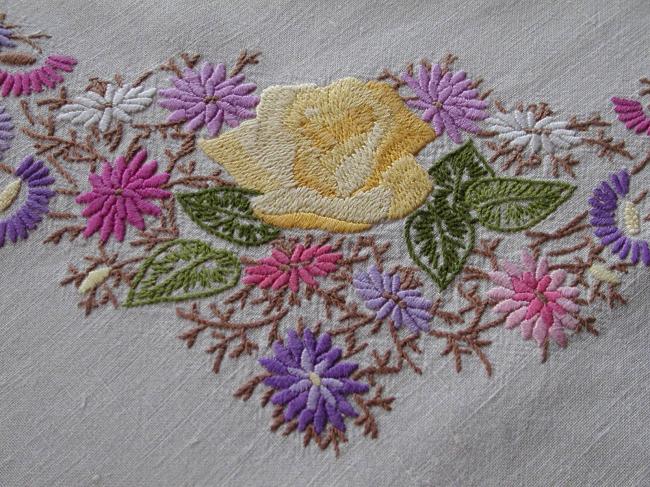 Charming tablecloth with roses and bouquet of asters embroidered