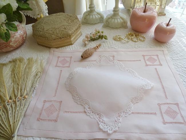 Lovely hand-made bobbin lace handkerchief in fine linen