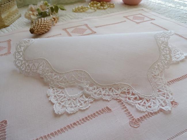 Lovely hand-made bobbin lace handkerchief in fine linen