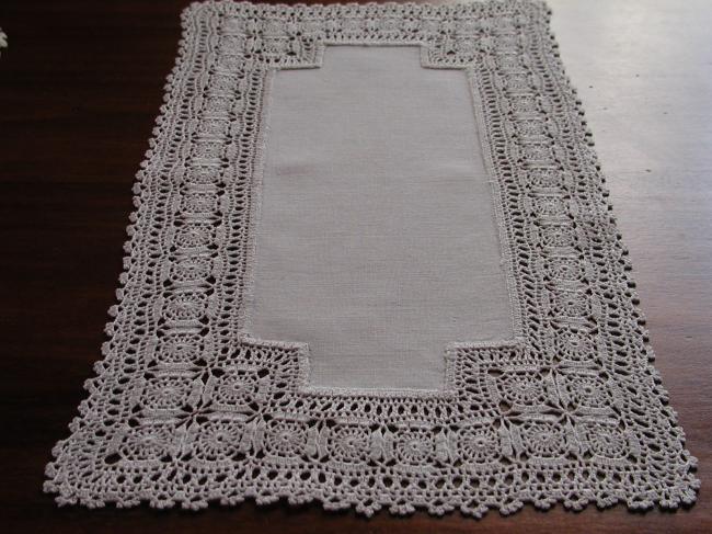 Lovely set of 3 doilies with crochet lace 1900.