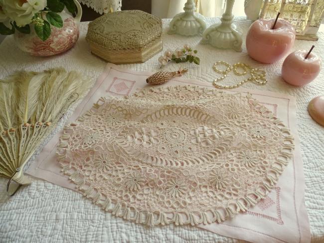 Superbe centre de table ovale en guipure d'Irlande ou dentelle Bretonne