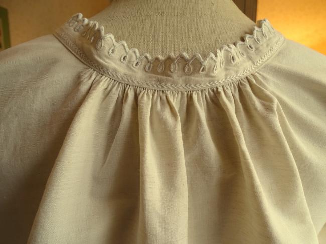 Très belle chemise de nuit en lin avec bordure festonnée à la main 1900 n°1