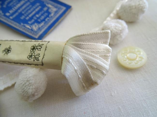 Ancien coupon de ruban satiné blanc réversible, 1,70m en 12mm