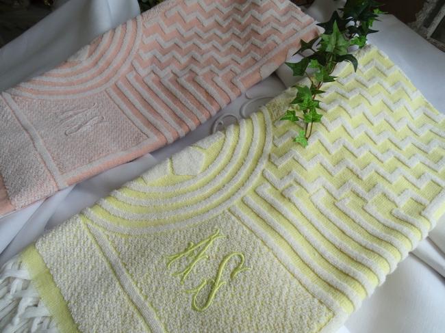 Jolie paire ancienne de serviettes de bain en éponge &franges ,monogramme AS