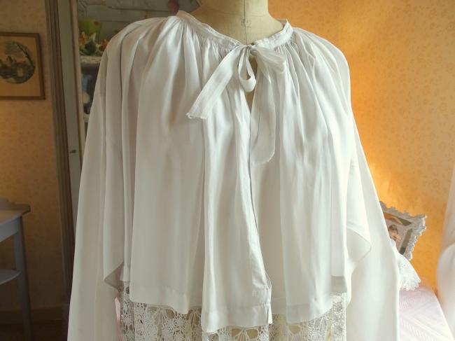 Très beau surplis de prêtre en linon et bas en dentelle de crochet 1900