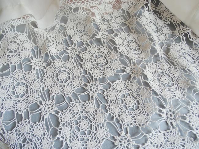 Très beau surplis de prêtre en linon et bas en dentelle de crochet 1900