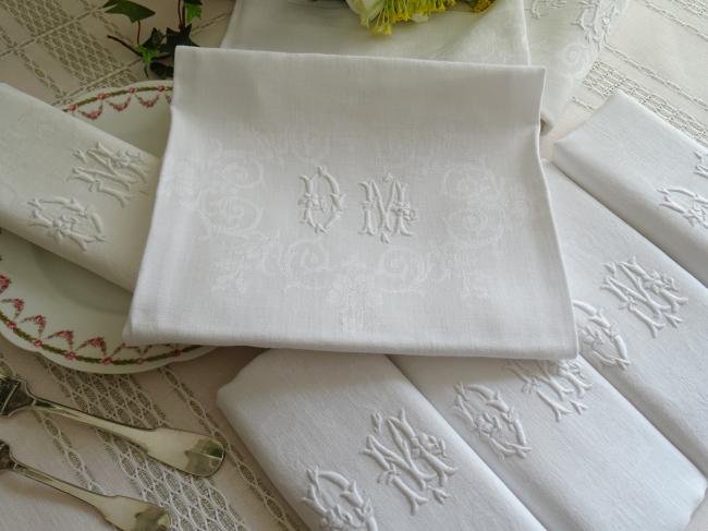 Belle série de 7 serviettes en damassé feuilles d'acanthe, monogramme DM