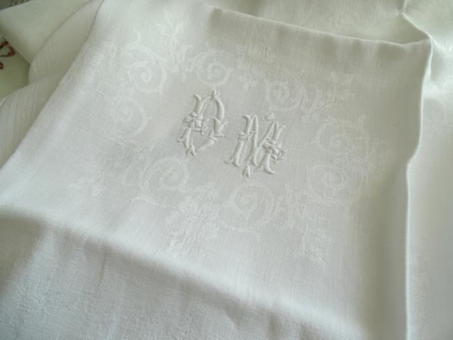 Belle série de 7 serviettes en damassé feuilles d'acanthe, monogramme DM