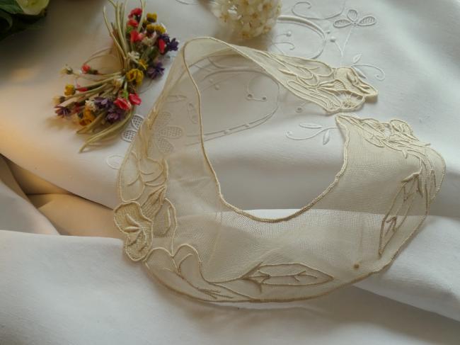 Elégant col du tulle rebrodé en soie de liserons Art Nouveau