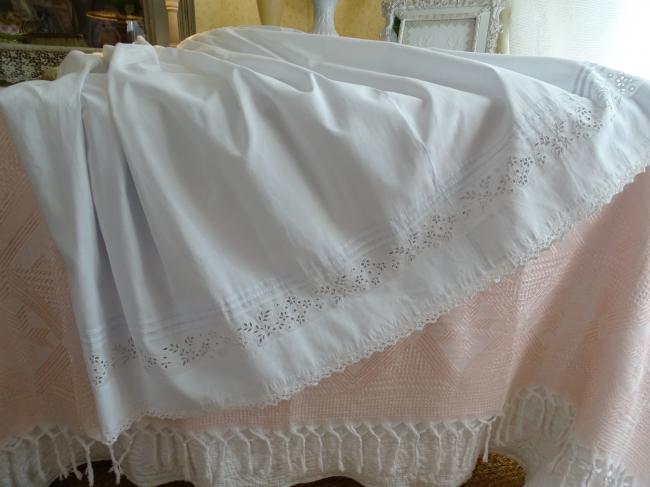 Joli jupon avec volants en broderie anglaise à la main & plis religieux