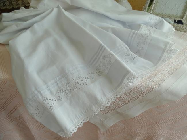 Joli jupon avec volants en broderie anglaise à la main & plis religieux