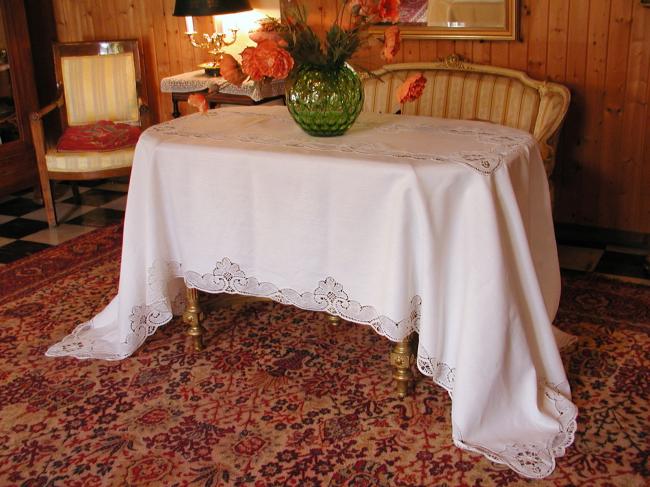 Exceptionnelle nappe avec superbes insertions de dentelle de Cluny &  serviettes