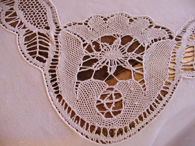 Exceptionnelle nappe avec superbes insertions de dentelle de Cluny &  serviettes